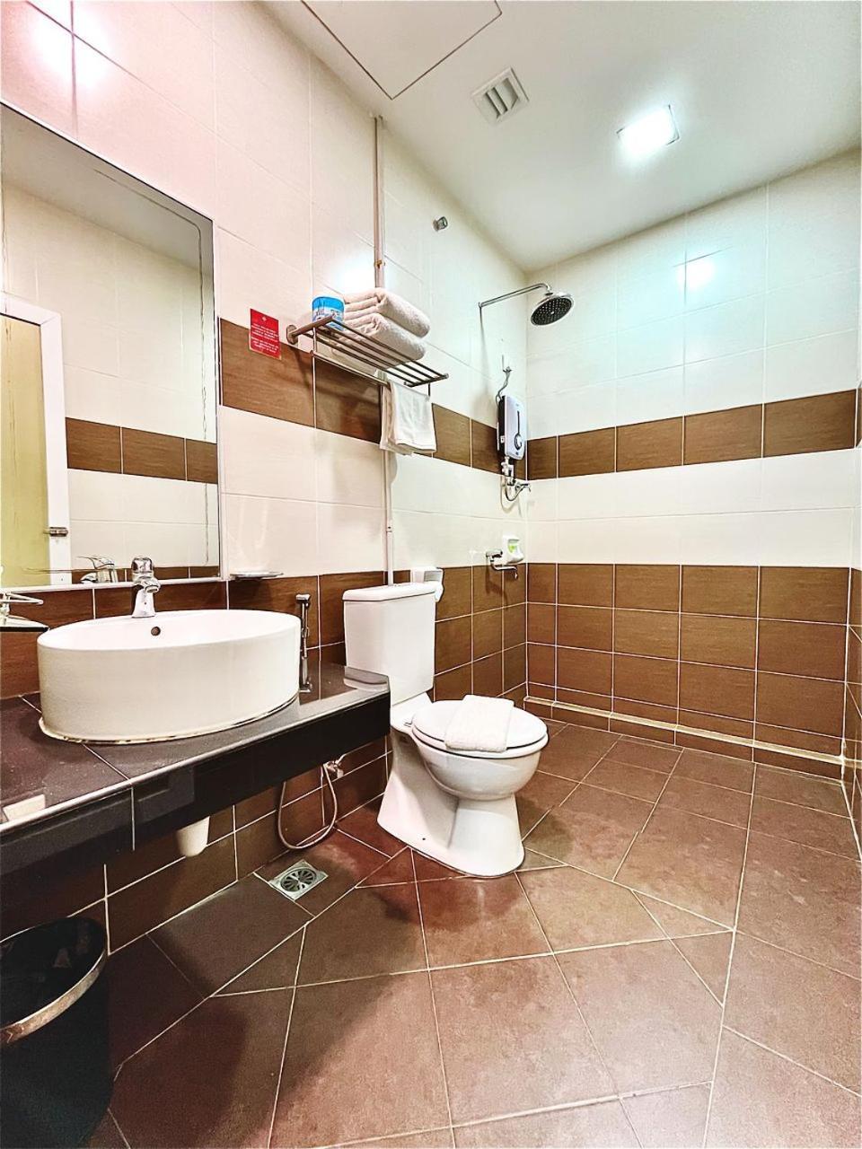Hotel Adya Express Chenang Pantai Cenang  Buitenkant foto
