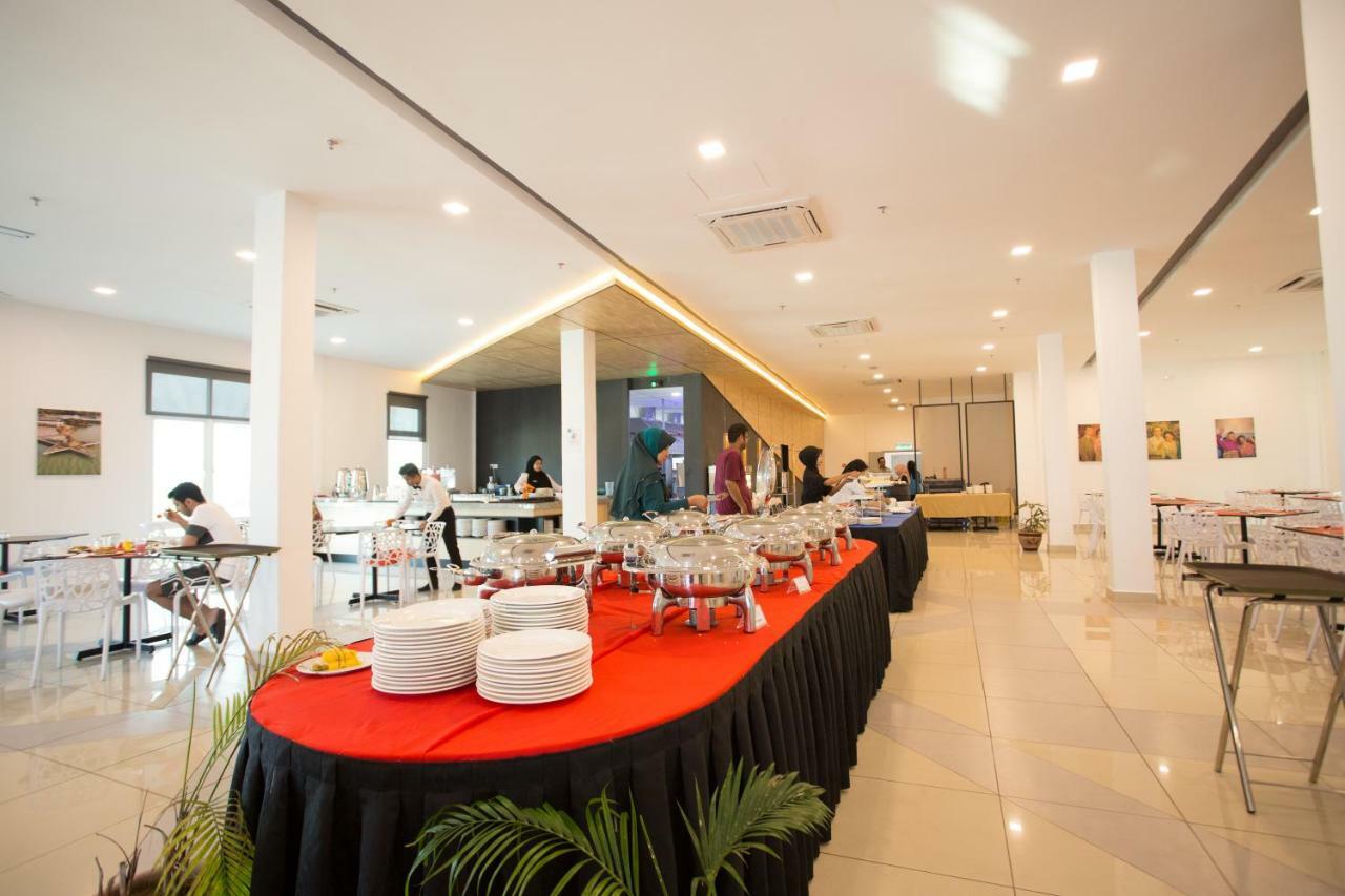 Hotel Adya Express Chenang Pantai Cenang  Buitenkant foto