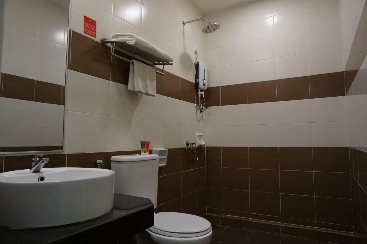 Hotel Adya Express Chenang Pantai Cenang  Buitenkant foto